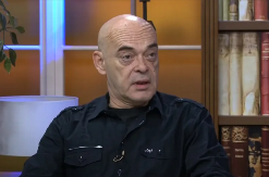 POZNATI VODITELJ JE U KOMI Njegova supruga neutešna: "Budite spremni na šok"