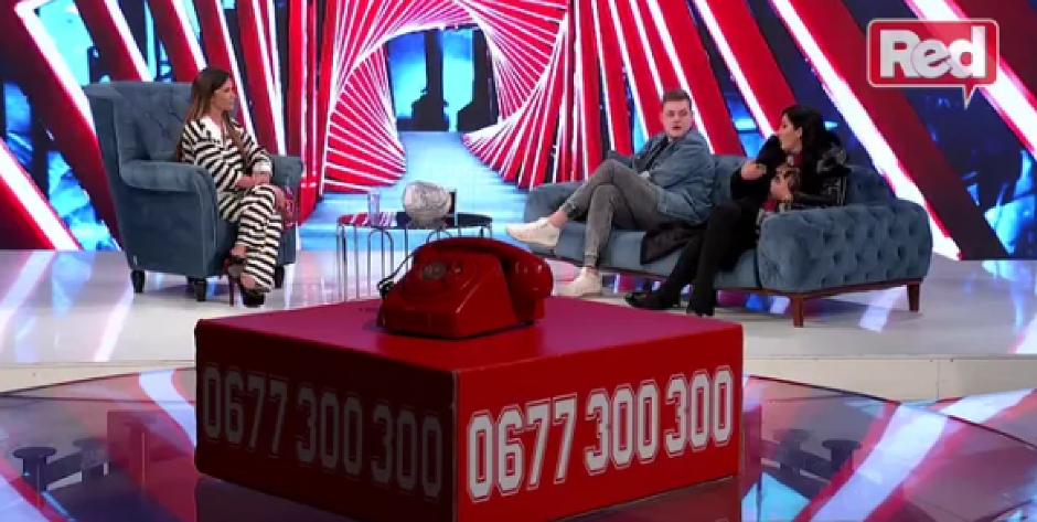 PRIVEDENA NAŠA POZNATA PEVAČICA Nedavno se porodila, a sinoć preživela pravu dramu!