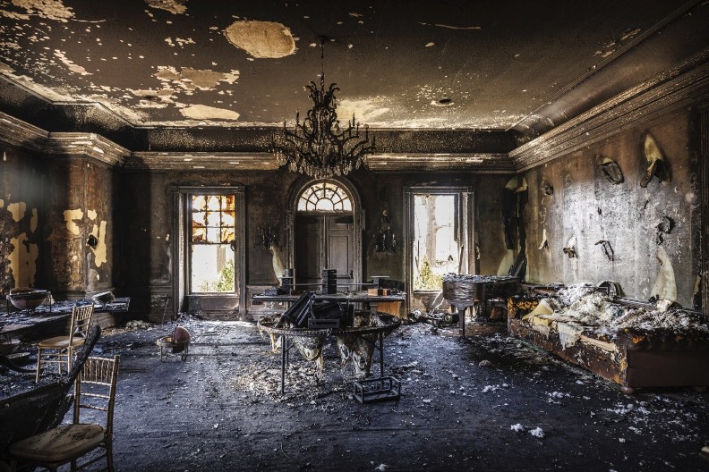 "PRETUKAO BIH GA ČEKIĆEM DA SAM GA PRONAŠAO" Jezive reči osumnjičenog za izazivanje požara u rezidenciji guvernera Pensilvanije, fotografije pokazuju nanetu štetu (FOTO)