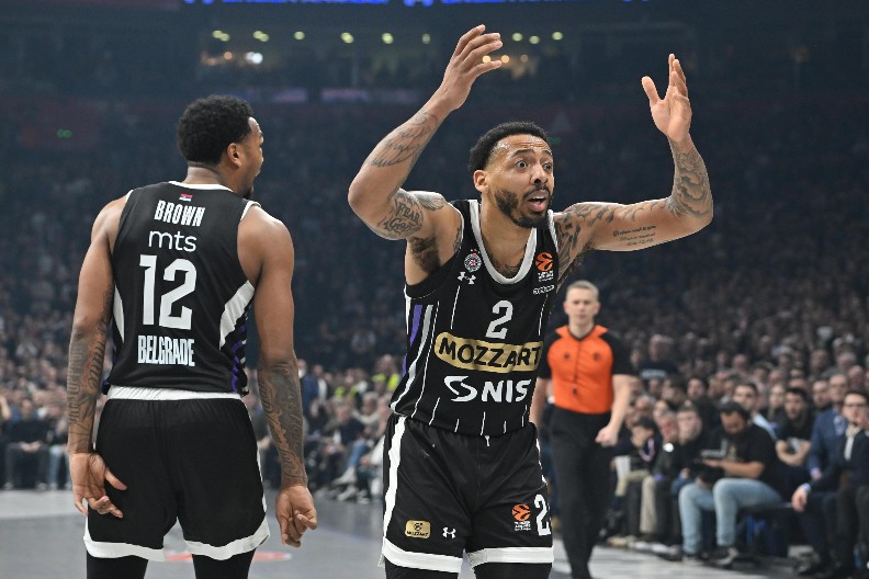 POTENCIJALNI PROBLEM ZA CRNO-BELE? Oglasio se Karlik Džons nakon povrede u Podgorici