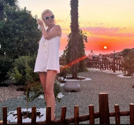 VODITELJKA DNEVNIKA (52) IGRA OKO ŠIPKE! Niko ne veruje svojim očima, kadrovi su brutalni (FOTO)