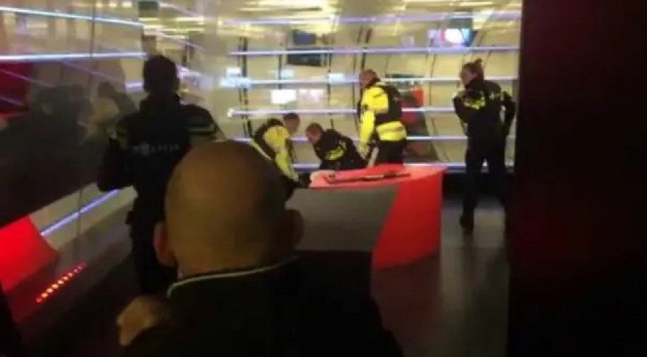 NAORUŽAN MUŠKARAC UPAO U PROGRAM! Hitno prekinuto emitovanje, zaposleni bili van sebe (VIDEO)