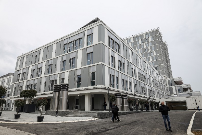 VASKRS SRPSKOG ZDRAVSTVA Država ulaže ogroman novac  u izgradnju, obnovu i opremanje zdravstvenih ustanova širom zemlje