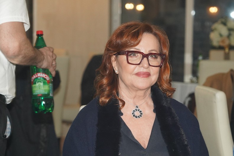 KRAVLJE ŠARE, ZMIJSKI PRINT I LEOPARD Verovali ili ne ova pevačica sa estrade stilizuje Anu Bekutu: "Svi komentarišu kako se podmladila zbog odeće"