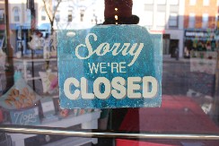 ČUVENI NEMAČKI LANAC ZATVARA RADNJE Bez posla će ostati oko 2.000 ljudi