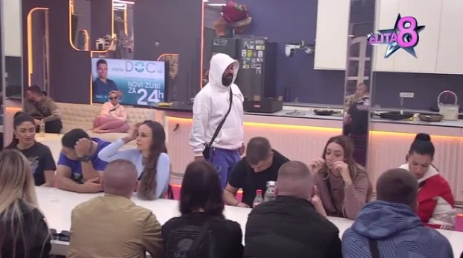 UŠLA U ELITU NAPRAVILA OPŠTU POMETNJU Učesnici rijalitija podivljali, atmosfera u Beloj kući  tenzična