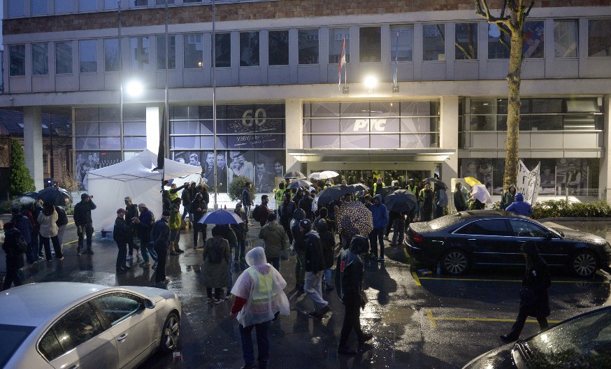 TERORIZAM I NA VELIKI PETAK! Blokaderi i na ovaj dan mira nastavljaju brutalnu blokadu RTS-a