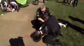 BACAJU IH NA ZEMLJU, KORISTE ELEKTROŠOKOVE, PREBIJAJU OD BATINA Pogledajte snimak hapšenja demonstranata iz SAD (VIDEO)