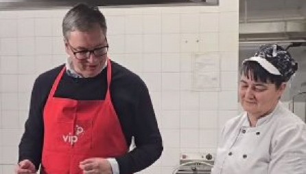"DIVIM SE HRABROSTI KOJU POKAZUJU STUDENTI KOJI ŽELE DA UČE" Vučić: Zato, za njih bojim jaja i nosim u Ćacilend (VIDEO)