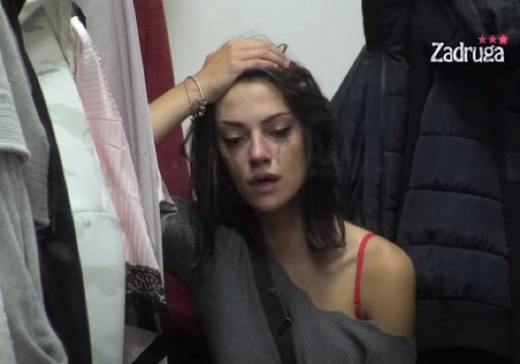 TARA SIMOV SLOMLJENA ZA NAJVEĆI PRAZNIK Već 25 godina prolazi kroz isto, njene reči kidaju dušu! (FOTO)