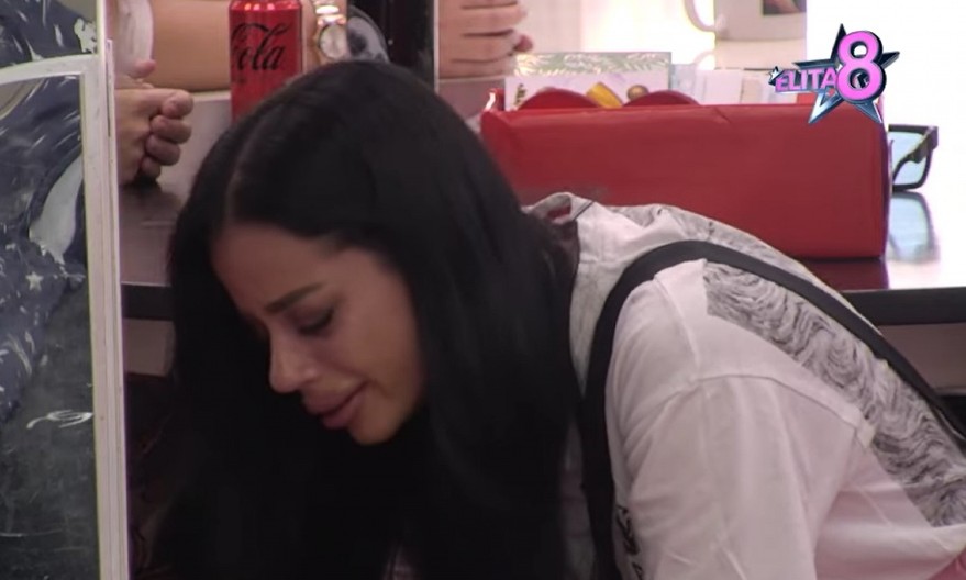 DRAGANA SE ONESVESTILA NAKON MAJČINE PORUKE! Zajecala na sav glas, učesnici je polivaju da dođe sebi: "Matora je svoju majku ubila, je l želiš i ti mene?"