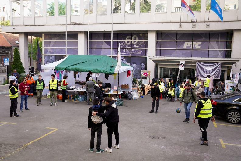 "STUDENTI TRAŽILI NEMOGUĆE ZAHTEVE, ALI SA SKRIVENIM CILJEM" Stručnjaci jasno o blokadama drugog dana Vaskrsa