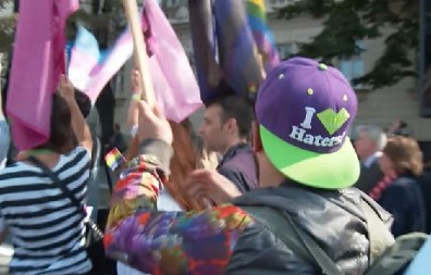 JOŠ JEDNA ZEMLJA SPREMA ZAKON PROTIV TRANSVESTITA! Ako ga usvoje, postojaće samo dva pola!