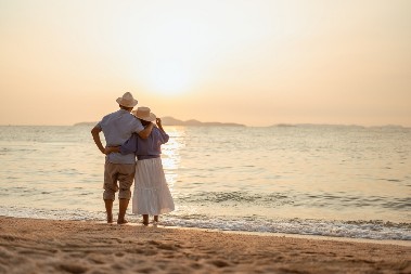 OVO JE NAJBOLJA RAZLIKA U GODINAMA ZA SREĆNU I USPEŠNU VEZU Rezultati istraživanja iznenadili