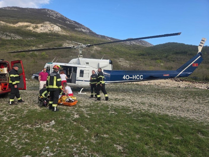 DRAMA IZNAD KOTORA! Planinara iz Rusije ujela zmija, hitno dignut helikopter! (FOTO)