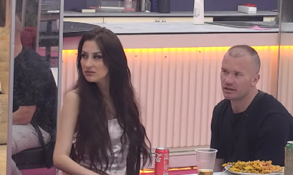 "KOME DA ŠALJEM PELENE, KO ME JE OBAVESTIO DA ĆU POSTATI BAKA?!" Munjezova majka brutalno potkačila Stefani, otkrila da li će porodica prihvatiti dete!