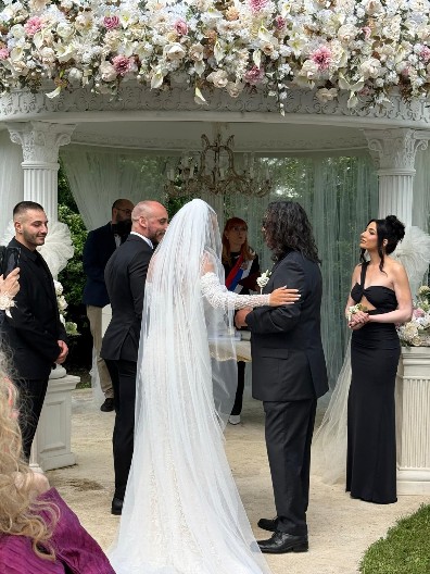 BOLUJE OD NEIZLEČIVE BOLESTI! Najveselija je na svadbi, a ovo su detalji njenog stanja