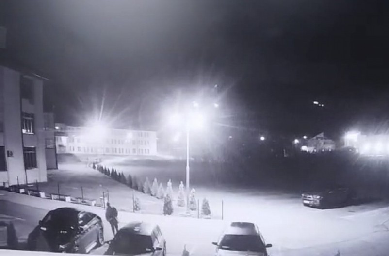 UHAPŠEN BERANAC ZBOG SUMNJE DA JE ZAPALIO BMW LEKARU Požar buknuo na parkingu bolnice (FOTO)