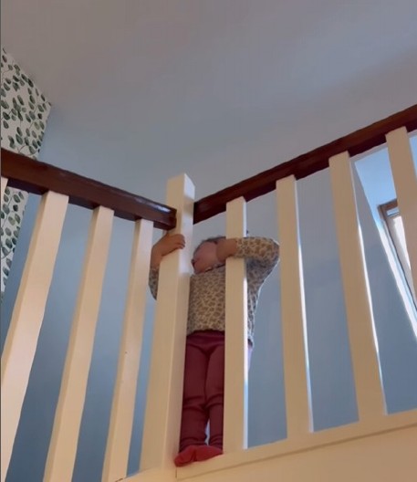 MAJKA ZAMALO DA JOJ SE ŠLOGIRA Ćerka (2) joj rekla da ide na spavanje, žena se zapanjila kad je videla gde je legla!