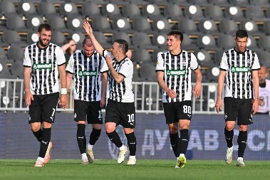 BLAGOJEVIĆ UME SA DUDIĆEM Partizan srušio Radnički i obezbedio drugo mesto