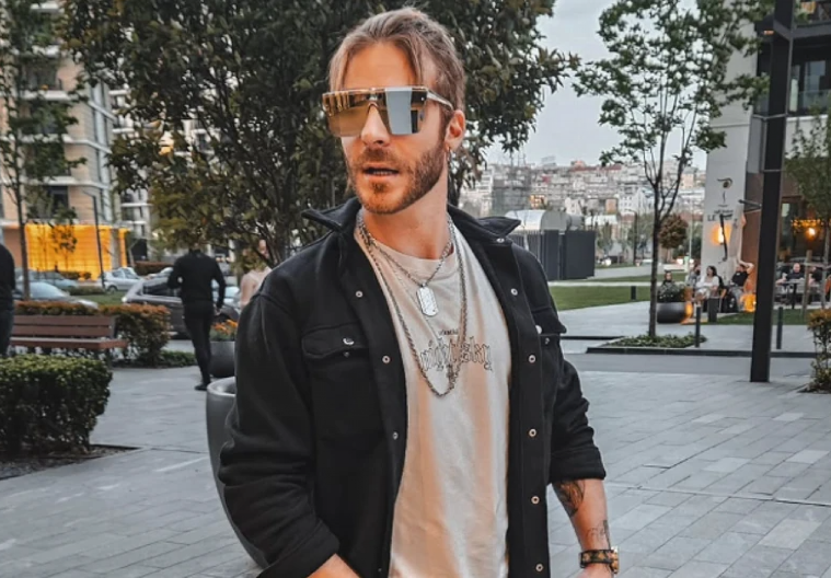 PEVAČ SE RAZVEO NAKON 8 GODINA BRAKA Uselio se u stan naše pevačice, pa otkrio šok detalje!