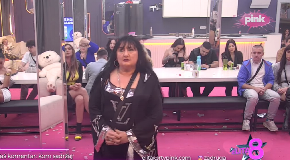 MAJKA ALEKSANDRE SE VRAĆA U ELITU?! Van sebe nakon što je Milovan tvrdio da je Nikolićeva tukla svoju ćerku!