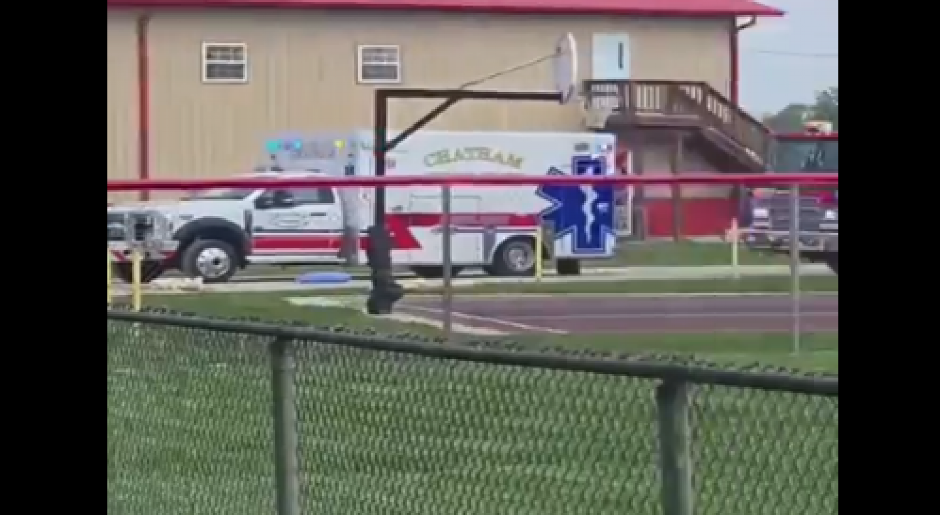 LJUDI GLEDAJU U ŠOKU! ČUJE SE KUKNJAVA, IMA MRTVE I RANJENE DECE Ovo je snimak sa lica mesta užasa u SAD (VIDEO)