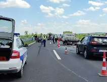 JEZIV SUDAR NA SAOBRAĆAJNICI KOD VALJEVA! Delovi auta razbacani po putu, kola zgužvana: Udes izazvao kilometarske kolone