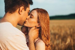 OVI ZNACI ZODIJAKA SE NAJBOLJE LJUBE Od njihovog poljupca klecaju kolena - proverite da li ste među njima