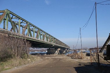 LOKALIZOVAN POŽAR KOD PANČEVAČKOG MOSTA Crni gusti dim se video iz centra grada