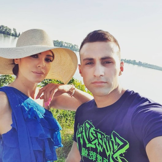 OŽENIO SE BRAT TANJE SAVIĆ Pevačice nema na fotografiji, svi se pitaju samo jedno! (FOTO)