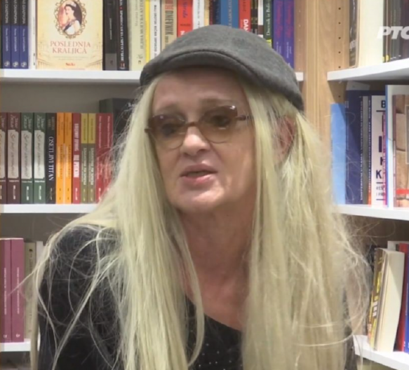 BEBI DOL IZBAČENA IZ STANA, KOMŠIJE ZGROŽENE: "Dotakla je dno, živi bizaran način života"