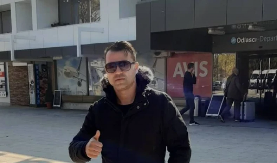 SA 39 POSTAO DEDA, PA OBEZBEDIO DECU DO KRAJA ŽIVOTA Pevač zaradio ogroman novac od muzike: "Kupio sam svakom detetu po stan"