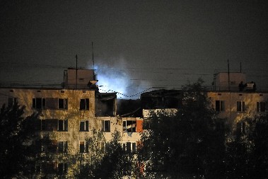 TROJE POGINULO U STRAVIČNOJ EKSPLOZIJI U MOSKVI Goreli stanovi, deo zgrade se urušio, ima i povređenih (FOTO/VIDEO)