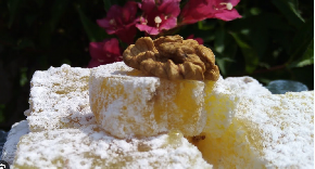 DOMAĆI RATLUK SA ORASIMA SUPER UZ CRNU KAFU Donosimo vam stari bosanski recept