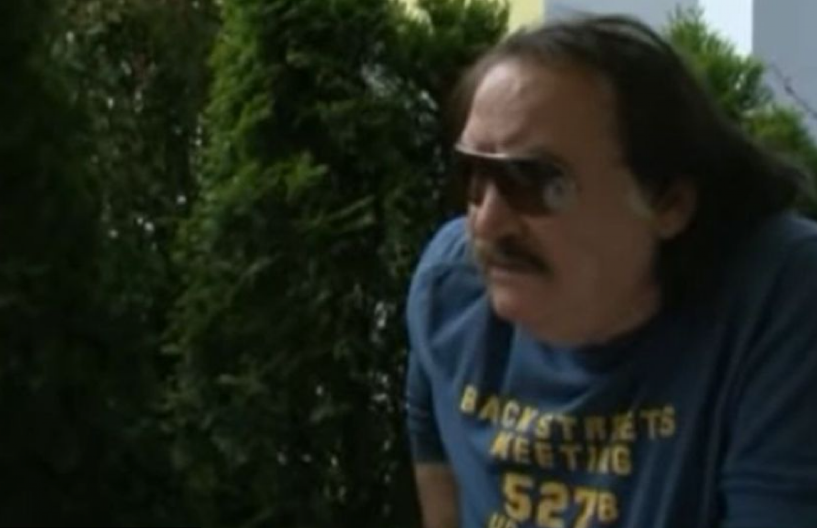 PEVAČ PUCAO SEBI U GRUDI Nakon smrti sina digao ruku na sebe, tragedija mu potpuno razorila porodicu!