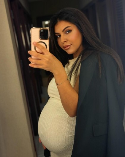 U 9. MESECU TRUDNOĆE URADILA NEŠTO ŠTO JE SVE ŠOKIRALO! Pevačica se pred porođaj odlučila na OVAJ korak