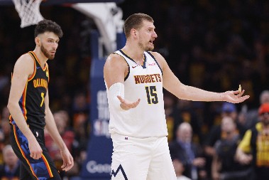 Navijači Oklahome provocirali Jokića, brutalno im je zapušio usta