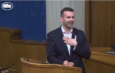 MEDOJEVIĆ ODGOVORIO SPAJIĆU UZ PRIGODAN VIDEO: Kad je trebalo da sa ulice uđete u Vladu bez jednog sekunda opozicione borbe, Crkva vam je bili svetinja