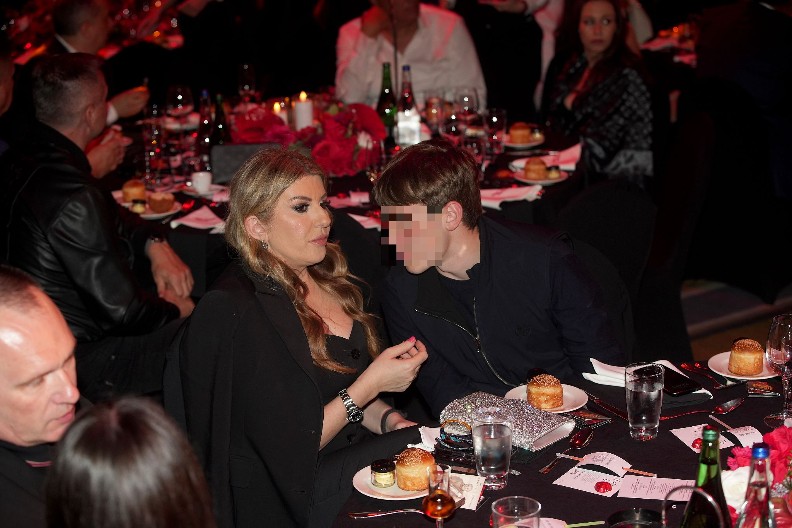 "ZAPOMAGAO JE KAKO NE MOŽE NA NOGE" Viki Miljković progovorila o bolesti sina Andreja: "Nije pomogao nijedan lek"