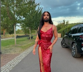 KONČITA 11 GODINA KASNIJE – BEZ BRADE, ŠMINKE, TOTALNO DRUGI LIK Ne biste je prepoznali ni za 3 života