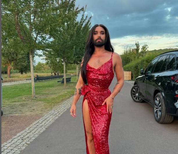 KONČITA 11 GODINA KASNIJE – BEZ BRADE, ŠMINKE, TOTALNO DRUGI LIK Ne biste je prepoznali ni za 3 života