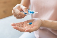 ZNAKOVI DA SU VAM ANTIBIOTICI UNIŠTILI CREVA  Doktori otkrili koje namirnice će najbrže popraviti štetu