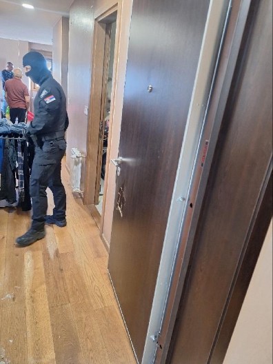 ŠOK! OSUMNJIČENI ZA ZELENAŠENJE, UHAPŠEN U ČAČKU TVRDI DA GA IZDRŽAVA MAJKA I ostali negirali krivicu