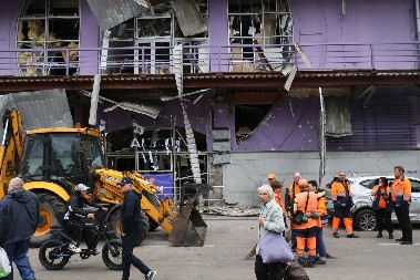 UKRAJINSKE BESPILOTNE LETELICE NASTAVLJAJU DA GAĐAJU MOSKVU DOK STRANI LIDERI STIŽU NA PARADU NA CRVENOM TRGU Vučić na putu ka Rusiji