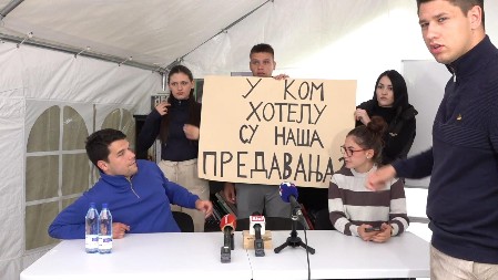 STUDENTI KOJI ŽELE DA UČE PITAJU REKTORE, DEKANE I PROFESORE: "U kom hotelu su naša predavanja?"