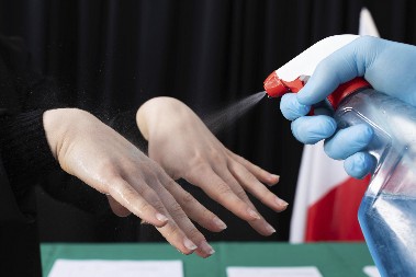 PRLJAVIJE OD JAVNOG WC-A Ove predmete dodirujete non-stop, a mogu vas ozbiljno ZARAZITI!