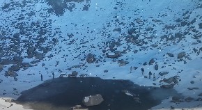 ZALEĐENO JEZERO NA HIMALAJIMA KRIJE MRAČNU TAJNU Nazivaju ga "jezero kostura" - prizor sa njegovog dna ledi krv u žilama