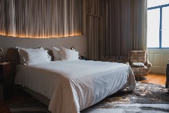 MUŠKARAC KOJI JE NAHVATAO ŽENU SA LJUBAVNIKOM NIJE IMAO DOZVOLU ZA PIŠTOLJ Drškom izudarao drugara po glavi?