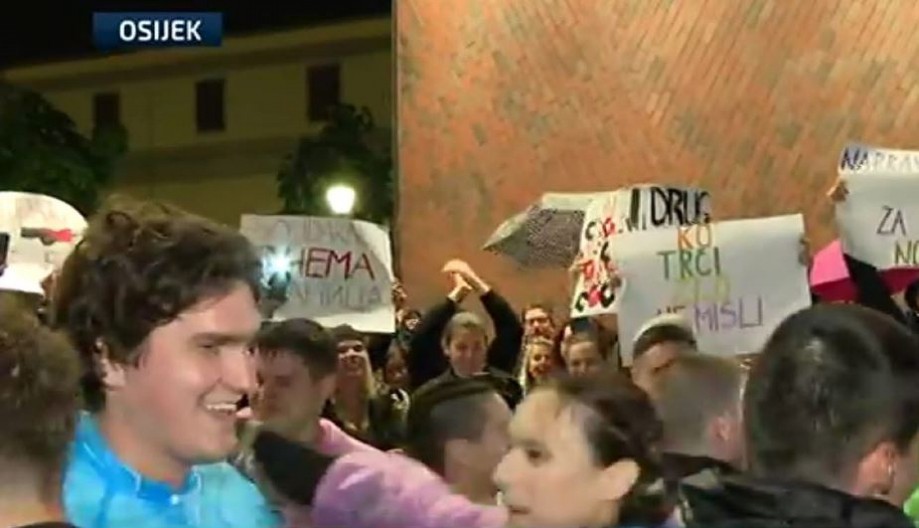 OVAJ JE STUDENT KO ŠTO JE I RADOMIR LAZOVIĆ! Pogledajte prevaru blokadera, "maratonac" iz Ćutinog kluba!